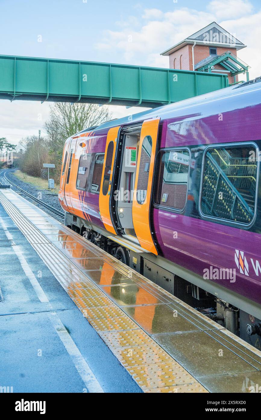 British Rail Network Rail Diesel trian per pendolari passeggeri Solihull West Midlands Inghilterra Regno Unito Foto Stock