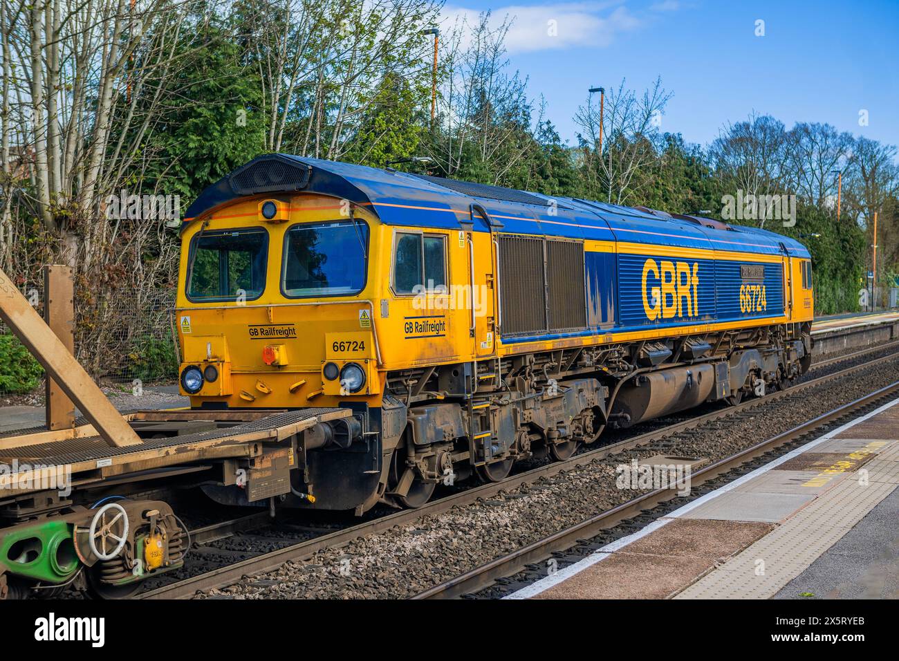 treno merci treno merci treno merci rete ferroviaria britannica west midlands inghilterra regno unito Foto Stock