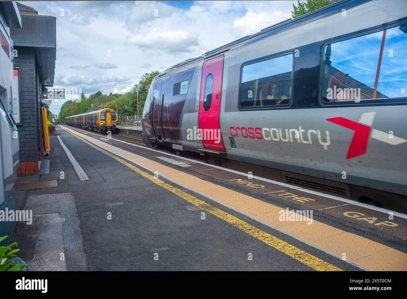 British Rail Network Rail Diesel trian per pendolari passeggeri Solihull West Midlands Inghilterra Regno Unito Foto Stock
