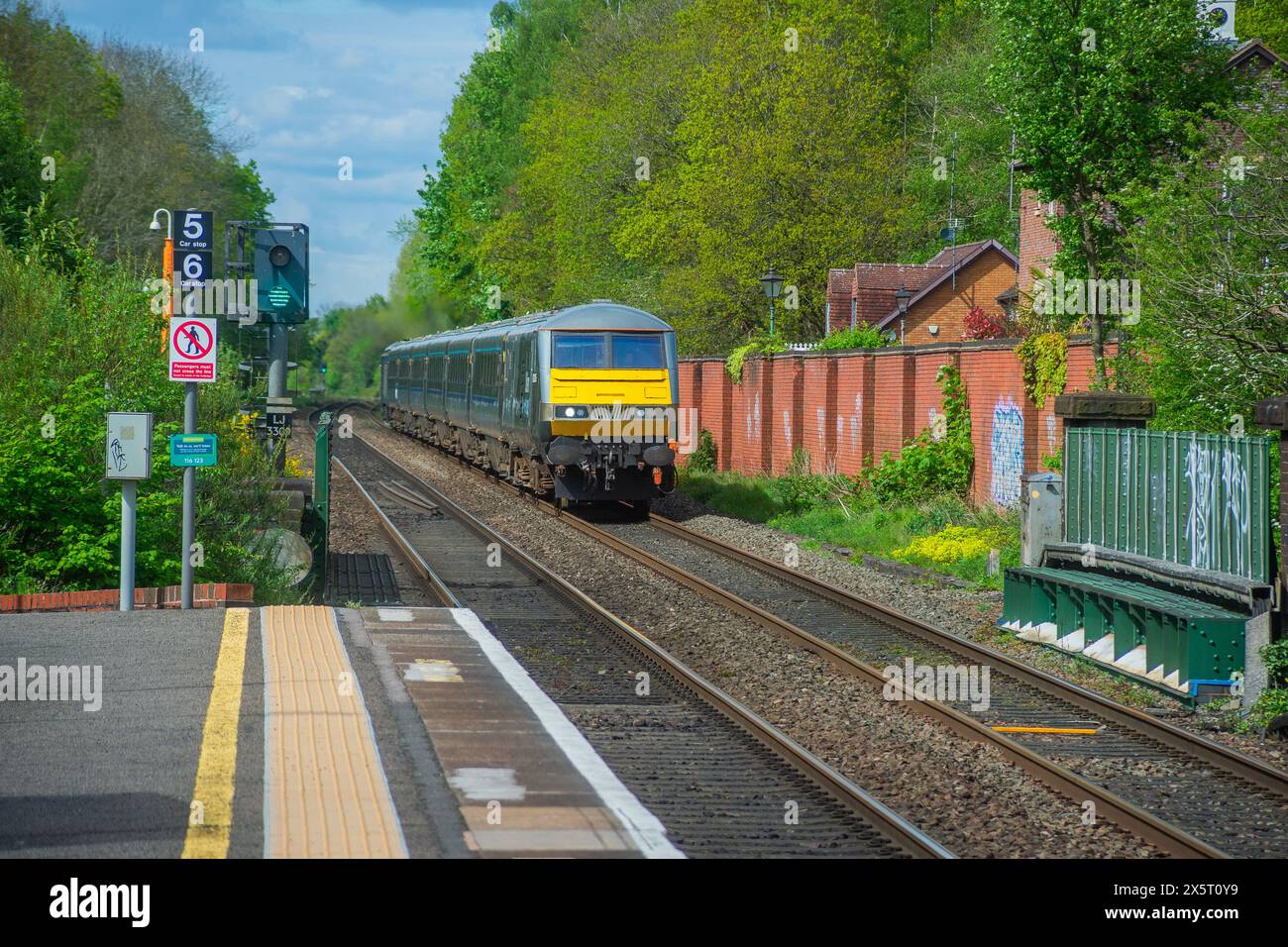 British Rail Network Rail Diesel trian per pendolari passeggeri Solihull West Midlands Inghilterra Regno Unito Foto Stock