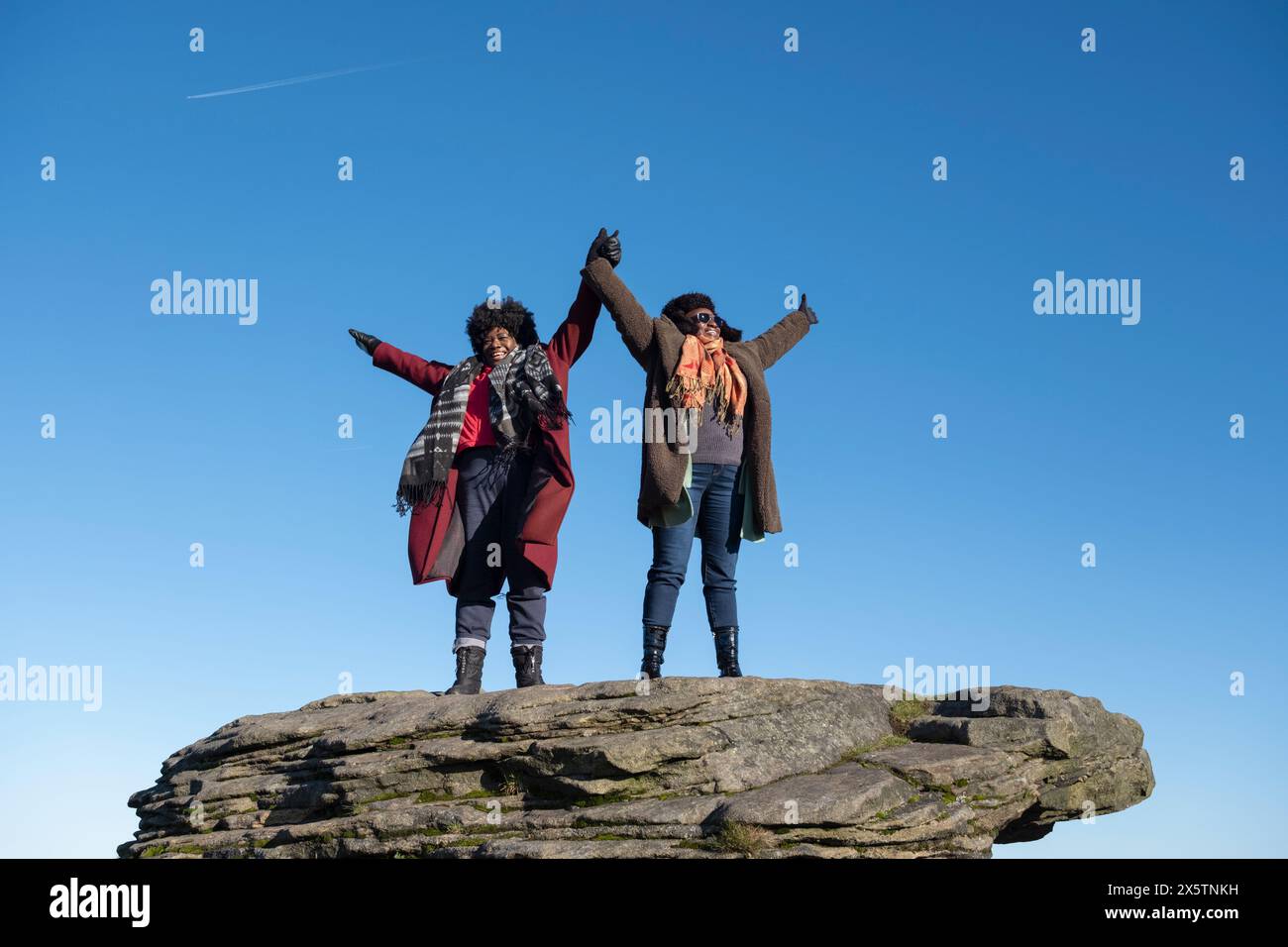 Due donne in cima alla roccia Foto Stock