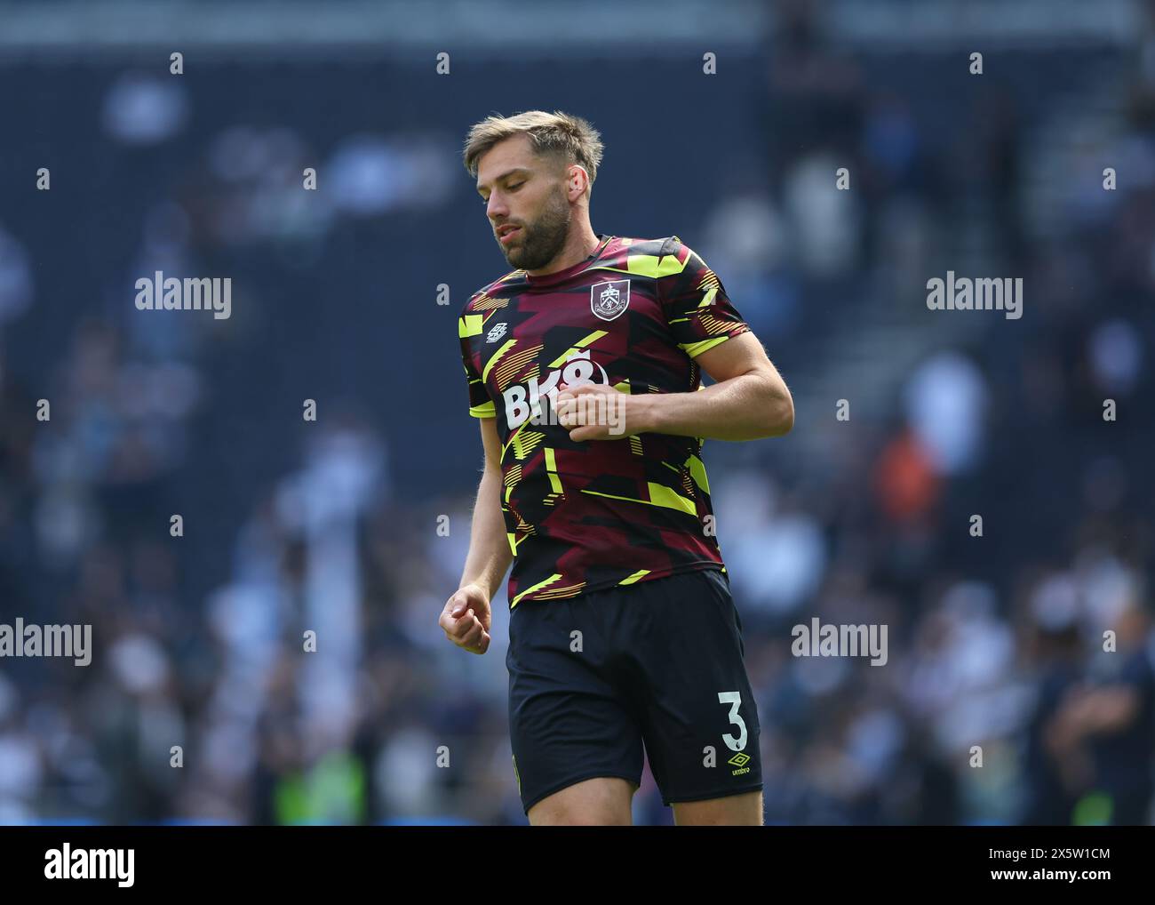 Londra, Regno Unito. Tottenham Hotspur Stadium, Londra, Regno Unito. 11 maggio 2024. Premier League Football, Tottenham Hotspur contro Burnley; Charlie Taylor di Burnley Warming Up Credit: Action Plus Sports/Alamy Live News Credit: Action Plus Sports Images/Alamy Live News Foto Stock