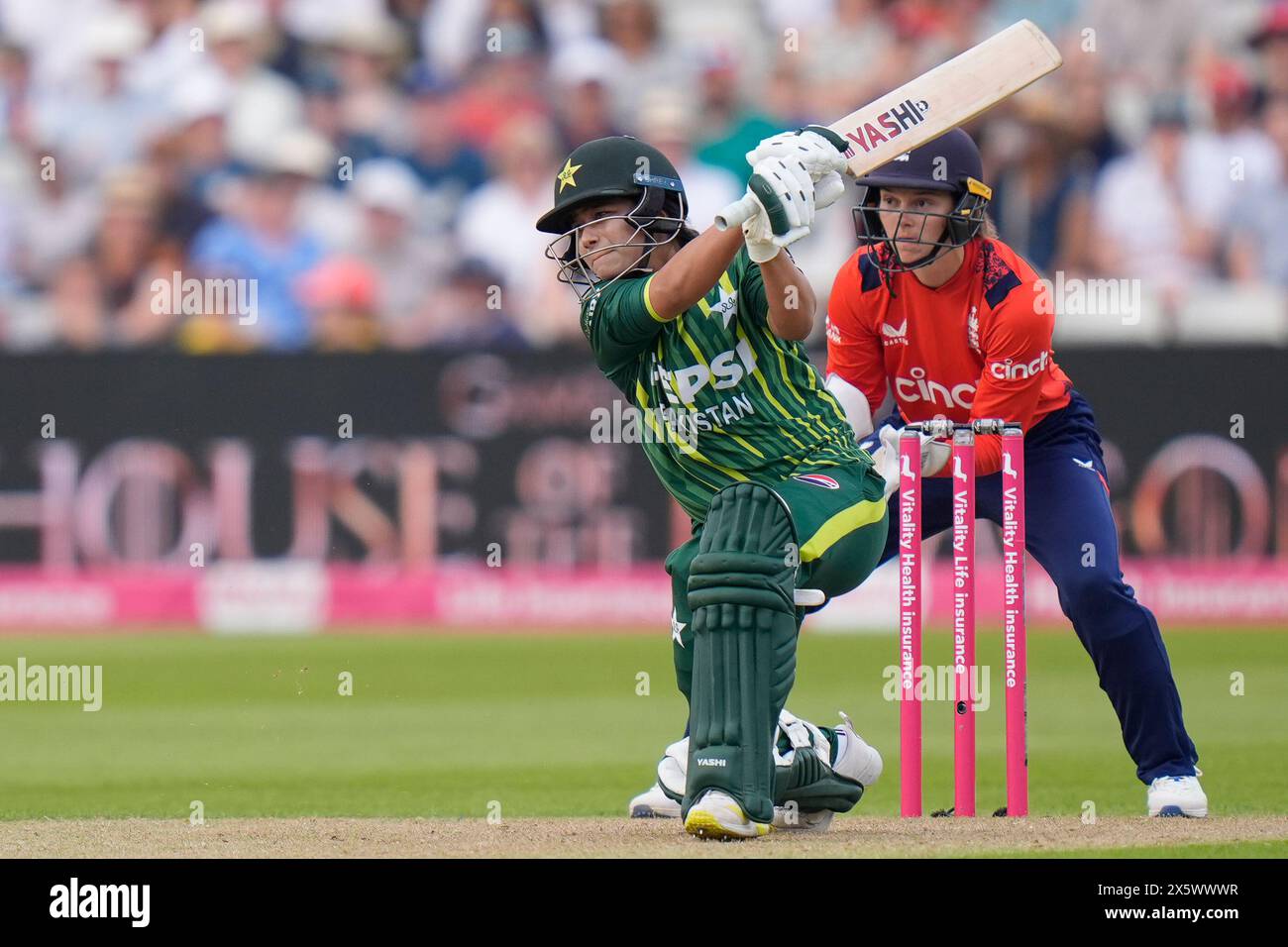 Edgbaston, Birmingham, Regno Unito. 11 maggio 2024. 1st Vitality Womens T20 International, Inghilterra contro Pakistan; Fatima sana del Pakistan in batting action Credit: Action Plus Sports/Alamy Live News Foto Stock