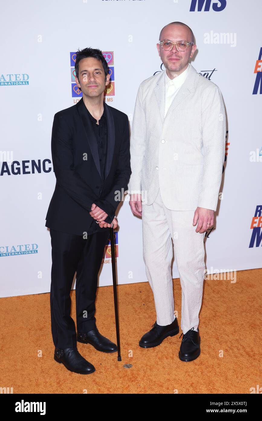 A Great Big World partecipa alla gara di gala 2024 Race to Erase MS Gala al Fairmont Century Plaza il 10 maggio 2024 a Los Angeles, California. Foto: Crash/imageSPACE Foto Stock