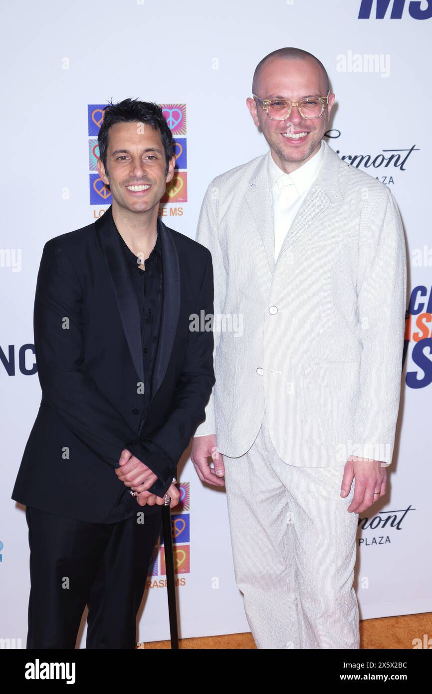 Los Angeles, Stati Uniti. 11 maggio 2024. A Great Big World partecipa alla gara di gala 2024 Race to Erase MS Gala al Fairmont Century Plaza il 10 maggio 2024 a Los Angeles, California. Foto: Crash/imageSPACE/Sipa USA credito: SIPA USA/Alamy Live News Foto Stock