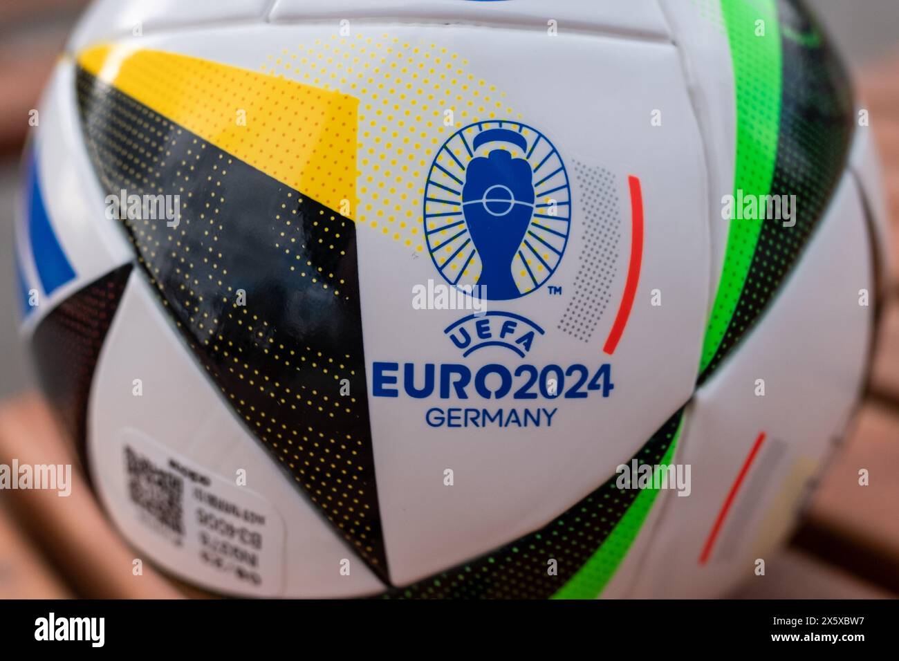 17 aprile 2024, Berlino, Germania. Il pallone ufficiale del Campionato europeo di calcio 2024 Adidas EURO 24 Fussballliebe. Foto Stock