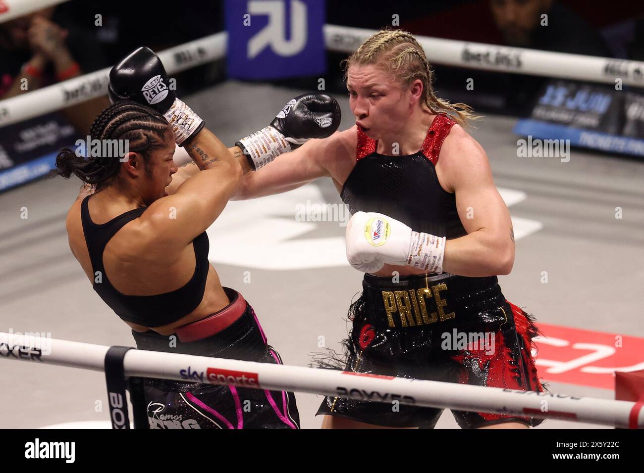 Cardiff, Regno Unito. 11 maggio 2024. Jessica McCaskill vs Lauren Price all'Utilita Arena di Cardiff, Galles, sabato 11 maggio 2024. Titolo mondiale lotta per WBA, IBO & Ring Magazine World Welterweight Titles. Solo per uso editoriale, foto di Andrew Orchard/Andrew Orchard fotografia sportiva/Alamy Live news credito: Andrew Orchard fotografia sportiva/Alamy Live News Foto Stock