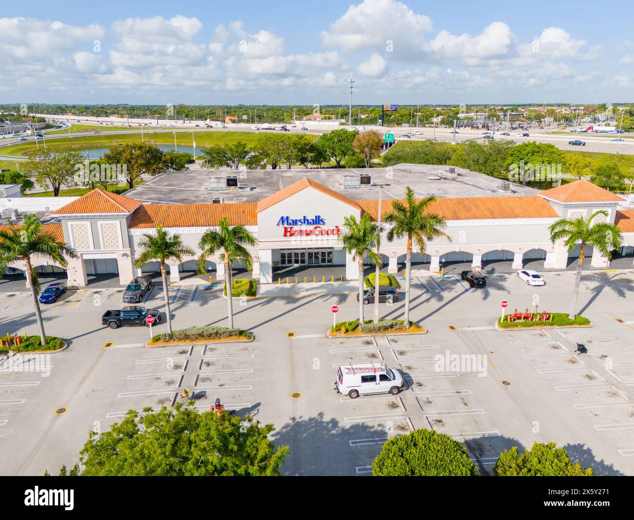Miami, FL, Stati Uniti d'America - 8 maggio 2024: Foto aerea Marshalls Home Goods store Kendall Miami Foto Stock