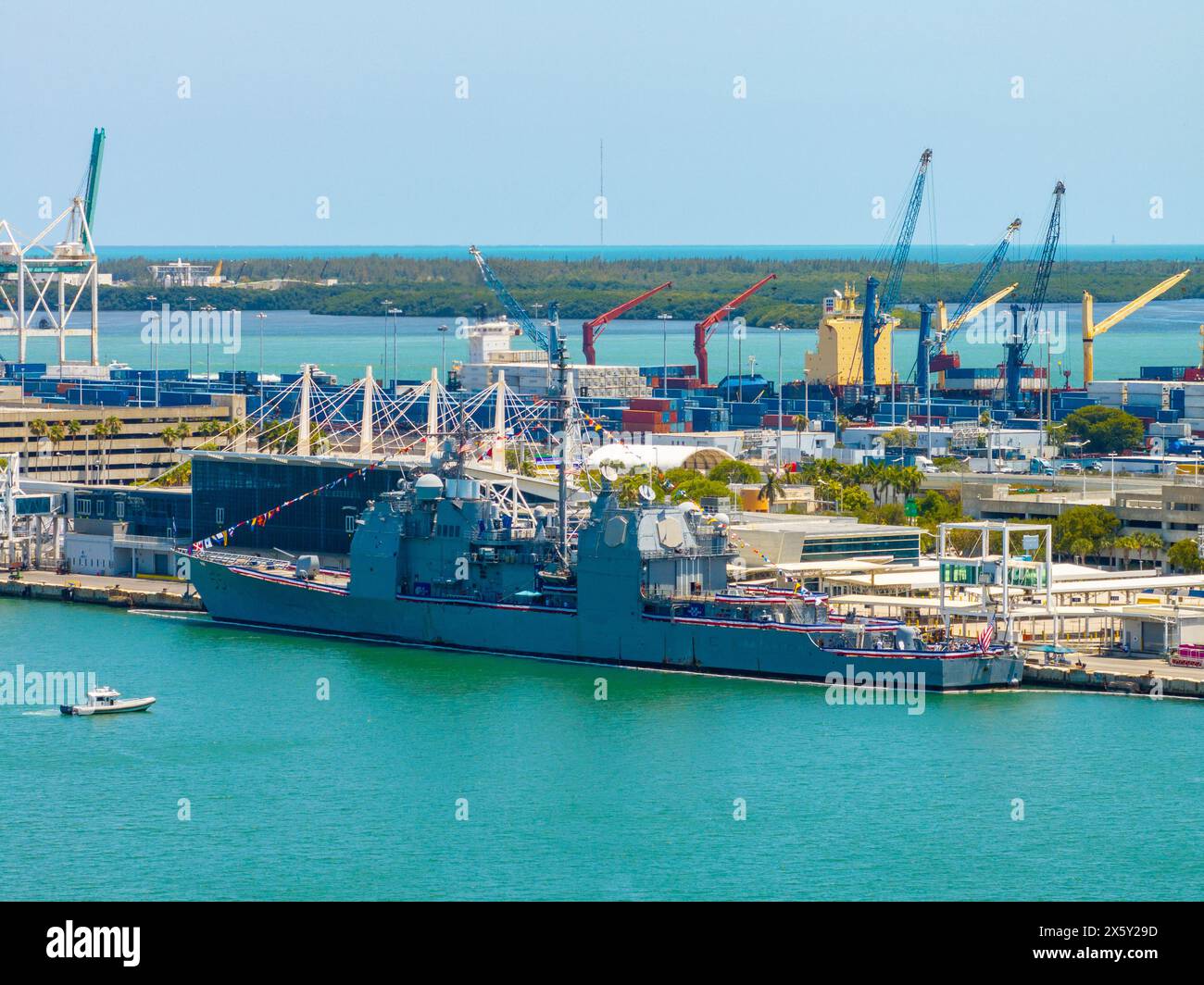 Teleobiettivo aereo USS Marine War Ship alla Port Miami Fleet Week Foto Stock