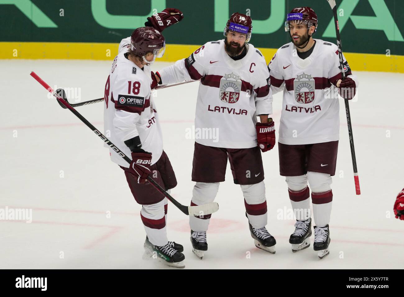 Ostrava, Repubblica Ceca. 11 maggio 2024. Abols Rodrigo della Lettonia, Daugavins Kaspars, Jaks Janis festeggiano dopo aver segnato un gol durante l'IIHF Ice Hockey World Championship 2024 match tra Polonia e Lettonia all'Ostravar Arena Ostrava. Punteggio finale; Polonia 4:5 Lettonia. Credito: SOPA Images Limited/Alamy Live News Foto Stock