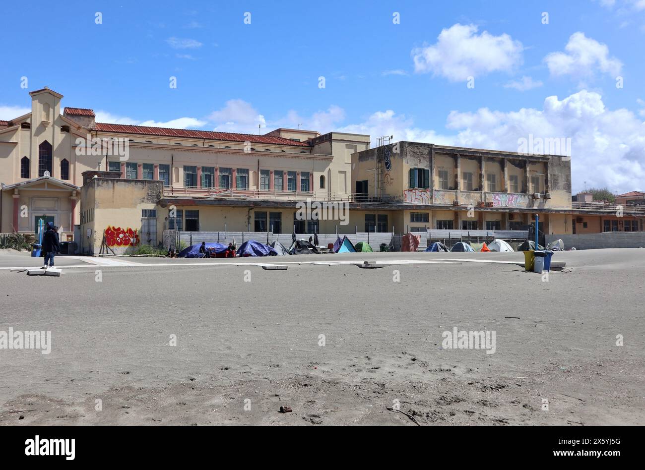 Lido di Ostia - tende da campeggio sulla Spiaggia gialla Foto Stock