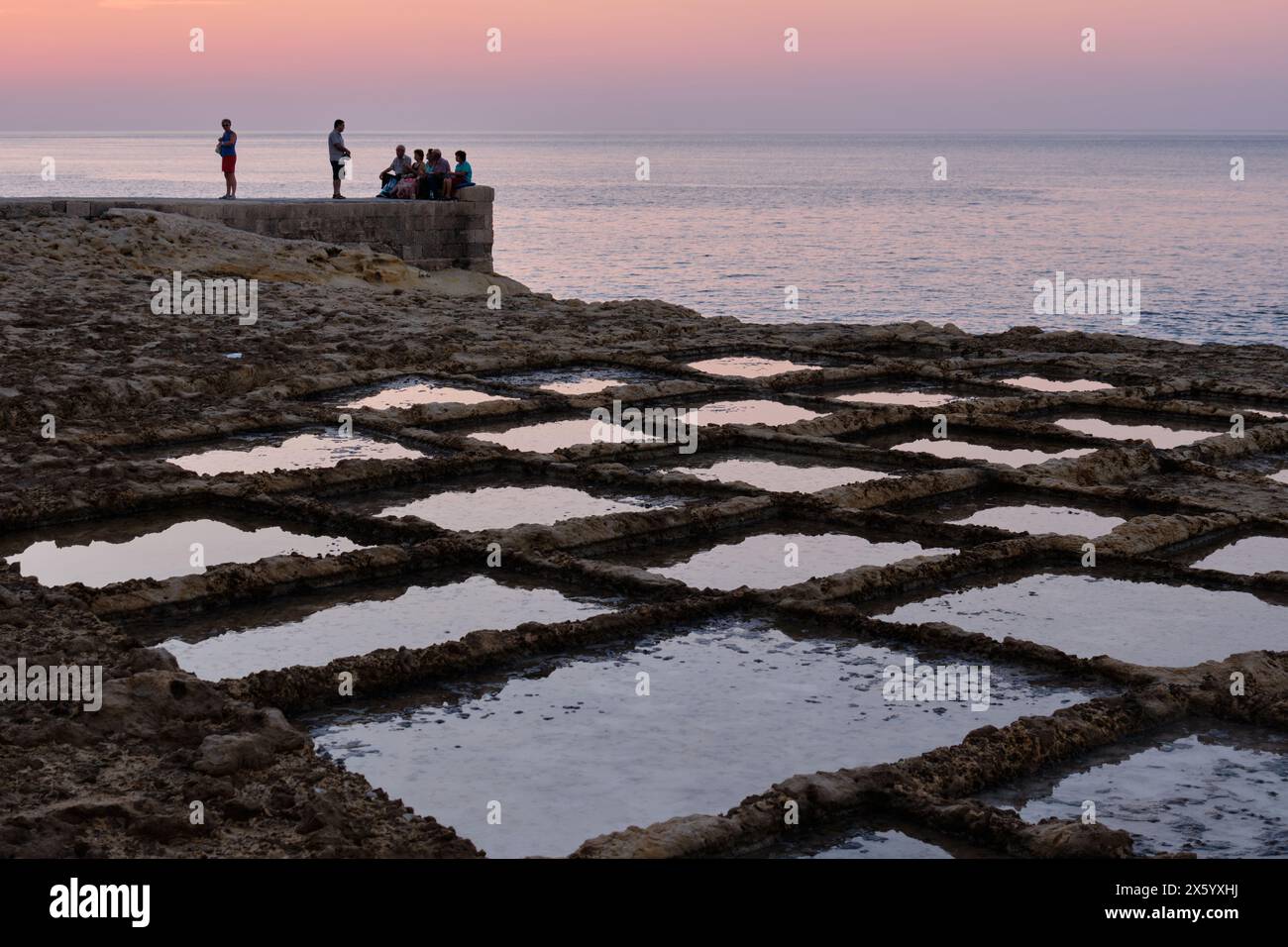 Saltpans a Xwejni Bay sull'isola di Gozo - Marsalfron, Malta Foto Stock