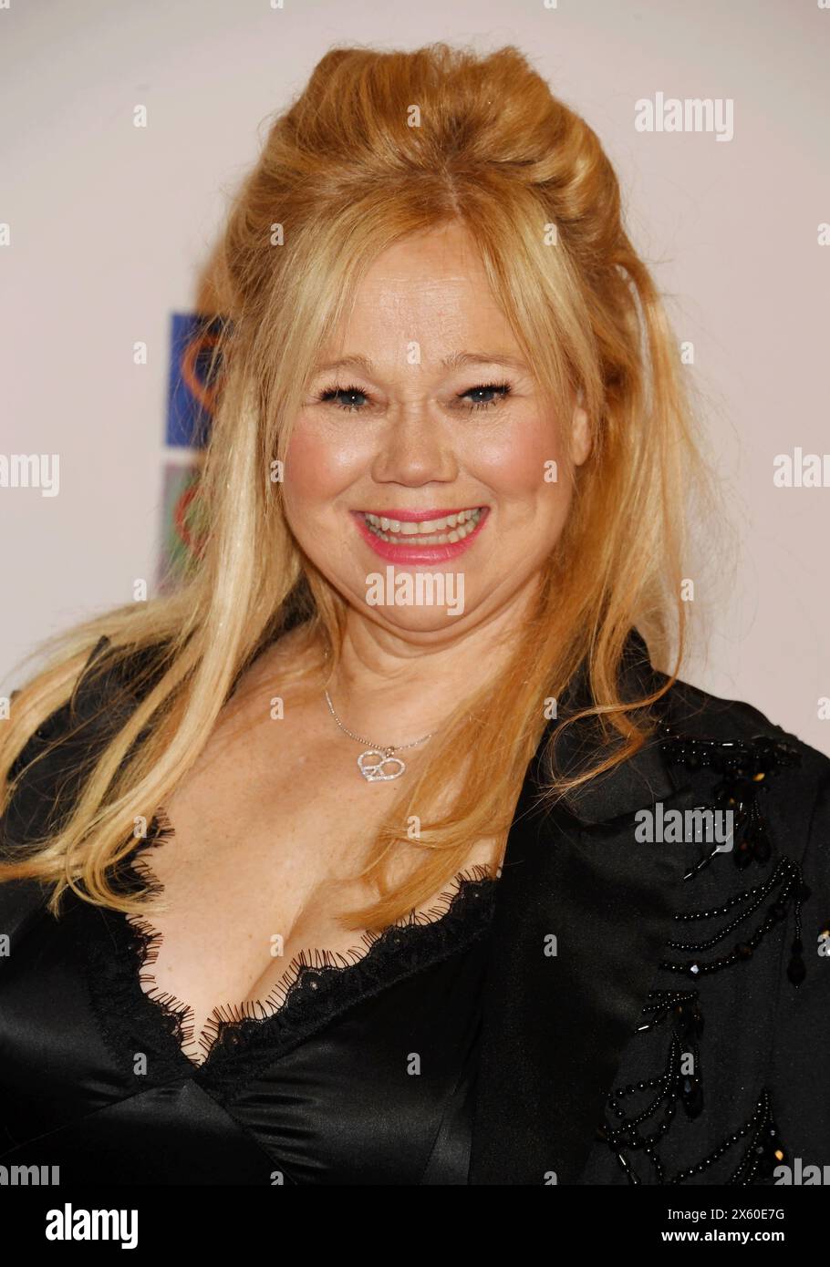 LOS ANGELES, CALIFORNIA - 10 MAGGIO: Caroline Rhea partecipa alla gara di gala 2024 Race to Erase MS Gala al Fairmont Century Plaza il 10 maggio 2024 a Los Angeles, California Foto Stock