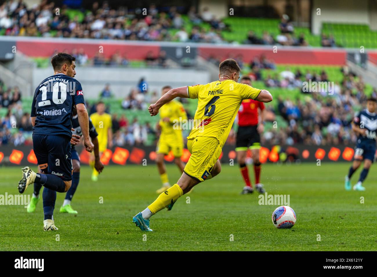 Melbourne, Australia. 12 maggio 2024. Melbourne Victory vs Melbourne City - 2024 Isuzu UTE A-League Men's Finals Series - semifinale 1 - AAMI Park. Wellington Phoenix Defender Tim Payne (#6) durante la semifinale maschile 1 della A-League 2024 tra Melbourne Victory FC e Wellington Phoenix FC. Foto: James Forrester/Alamy Live News Foto Stock