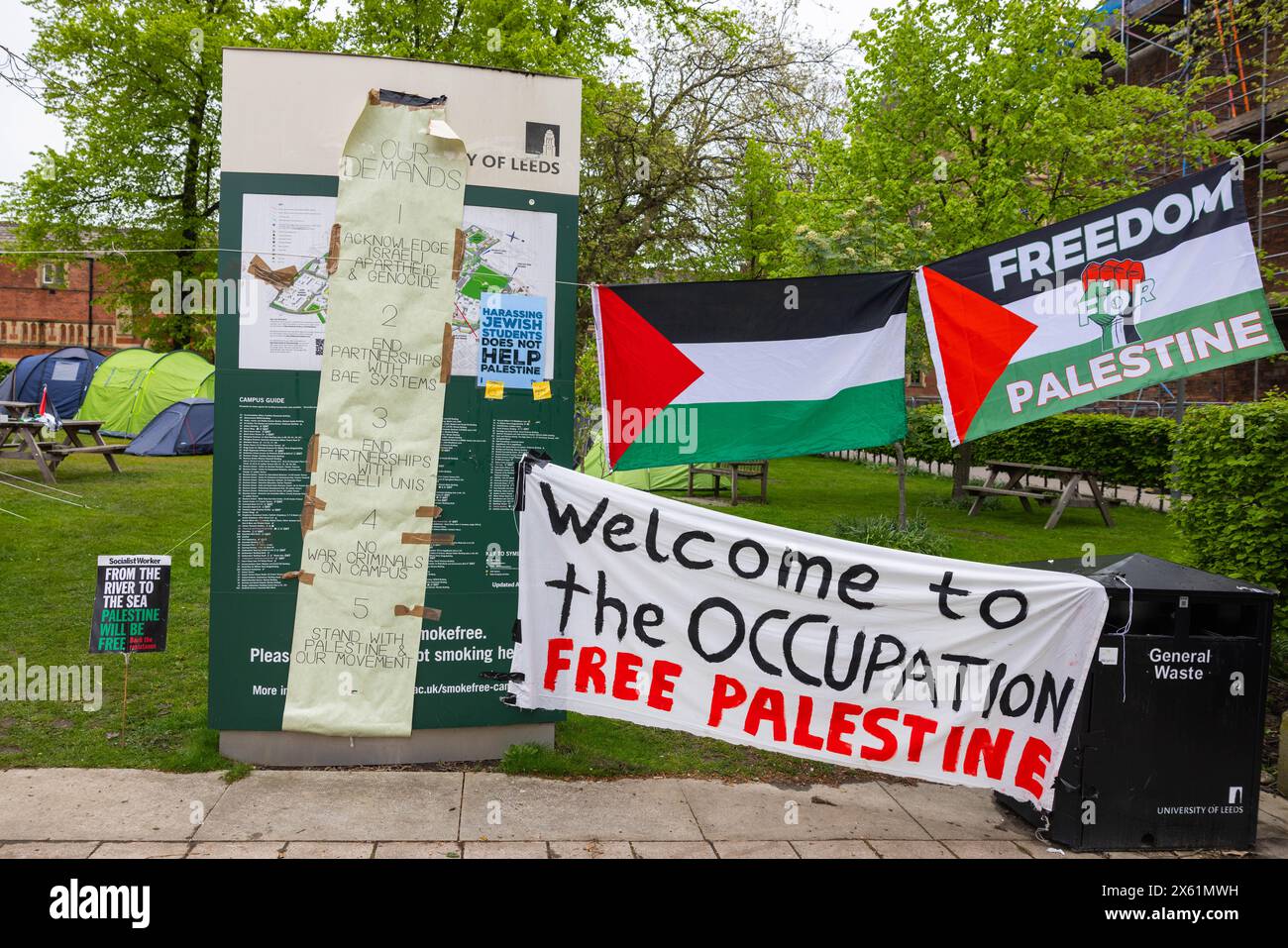 Leeds, Regno Unito. 7 MAGGIO 2024. Elenco delle richieste al campo Pro Palestine all'occupazione dell'Università di Leeds . Credito Milo Chandler/Alamy Live News Foto Stock