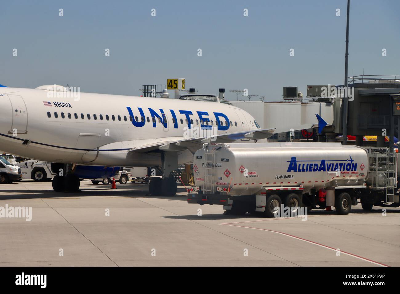 Aereo della United Airlines al gate dell'aeroporto la Guardia di New York Foto Stock