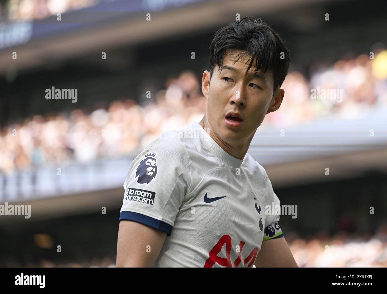 Londra, Regno Unito. 11 maggio 2024. Heung-min, figlio di Tottenham Hotspur, guarda. Partita di Premier League, Tottenham Hotspur contro Burnley allo stadio Tottenham Hotspur di Londra sabato 11 maggio 2024. Questa immagine può essere utilizzata solo per scopi editoriali. Foto per uso editoriale di Sandra Mailer/Andrew Orchard fotografia sportiva/Alamy Live news Credit: Andrew Orchard fotografia sportiva/Alamy Live News Foto Stock