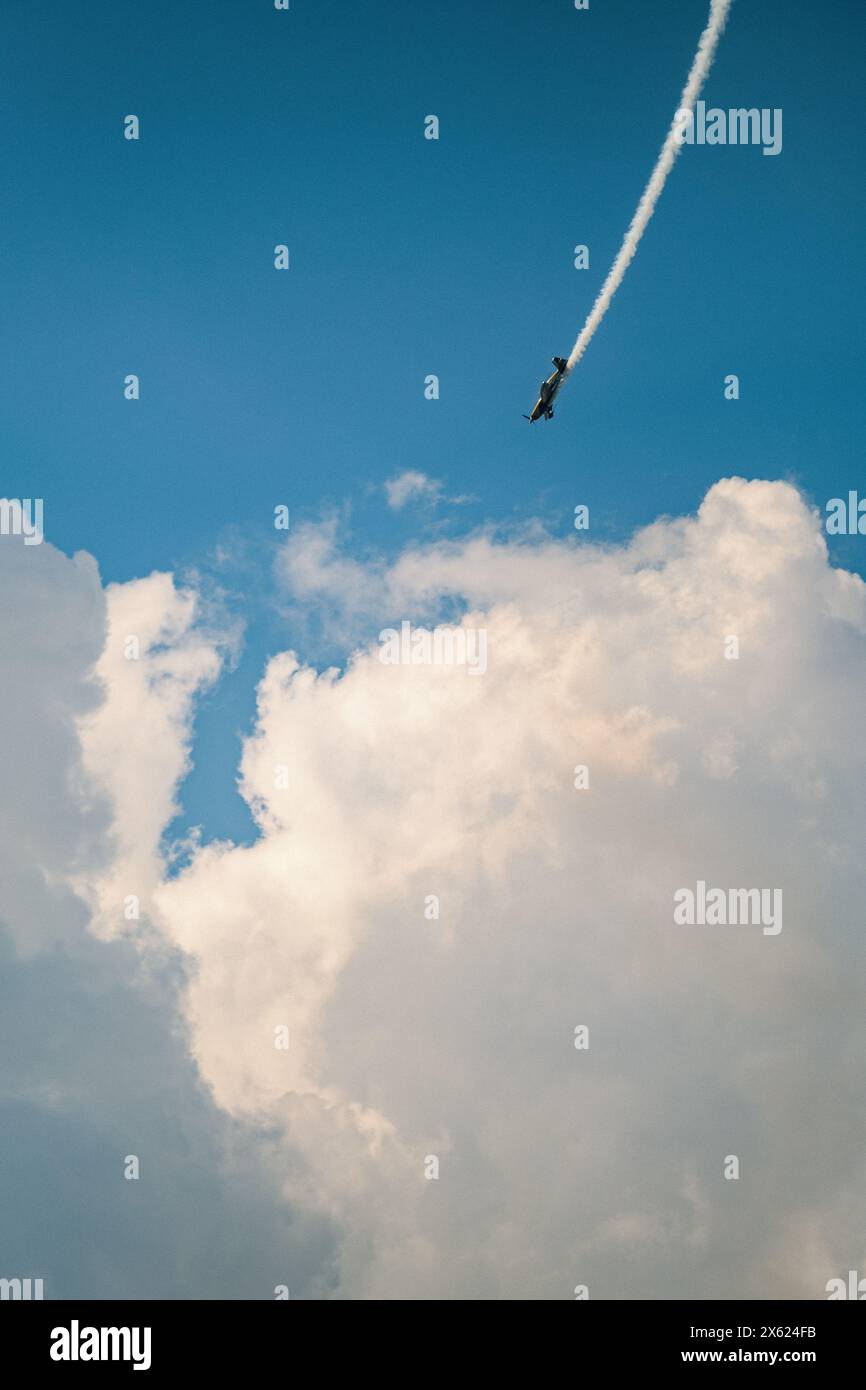 Beiras Airshow - Castelo Branco, Portogallo - aerei acrobatici che volano durante lo spettacolo aereo annuale Foto Stock