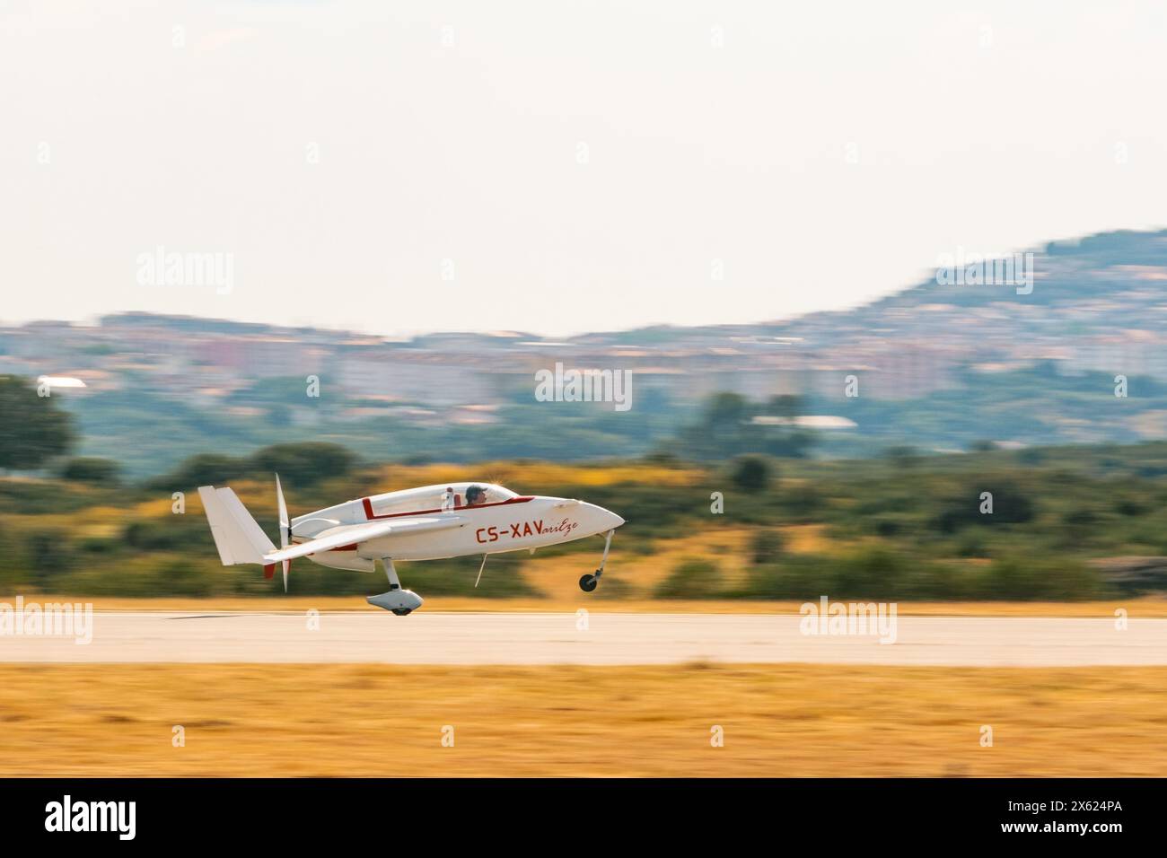 Beiras Airshow - Castelo Branco, Portogallo - voli acrobatici in volo durante lo spettacolo aereo annuale Foto Stock