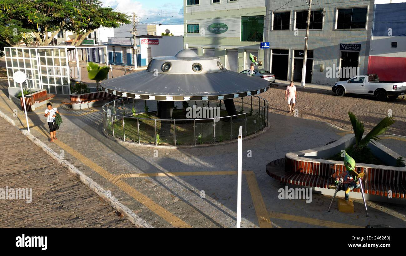 Disco volante in mostra a bahia morro do chepeu, bahia, brasile - 27 aprile 2024: Disco volante esposto in una strada della città di Morro do Chapeu. MORRO DO CHAPEU BAHIA BRASILE COPYRIGHT: XJOAXSOUZAX 270424JOA099 Foto Stock
