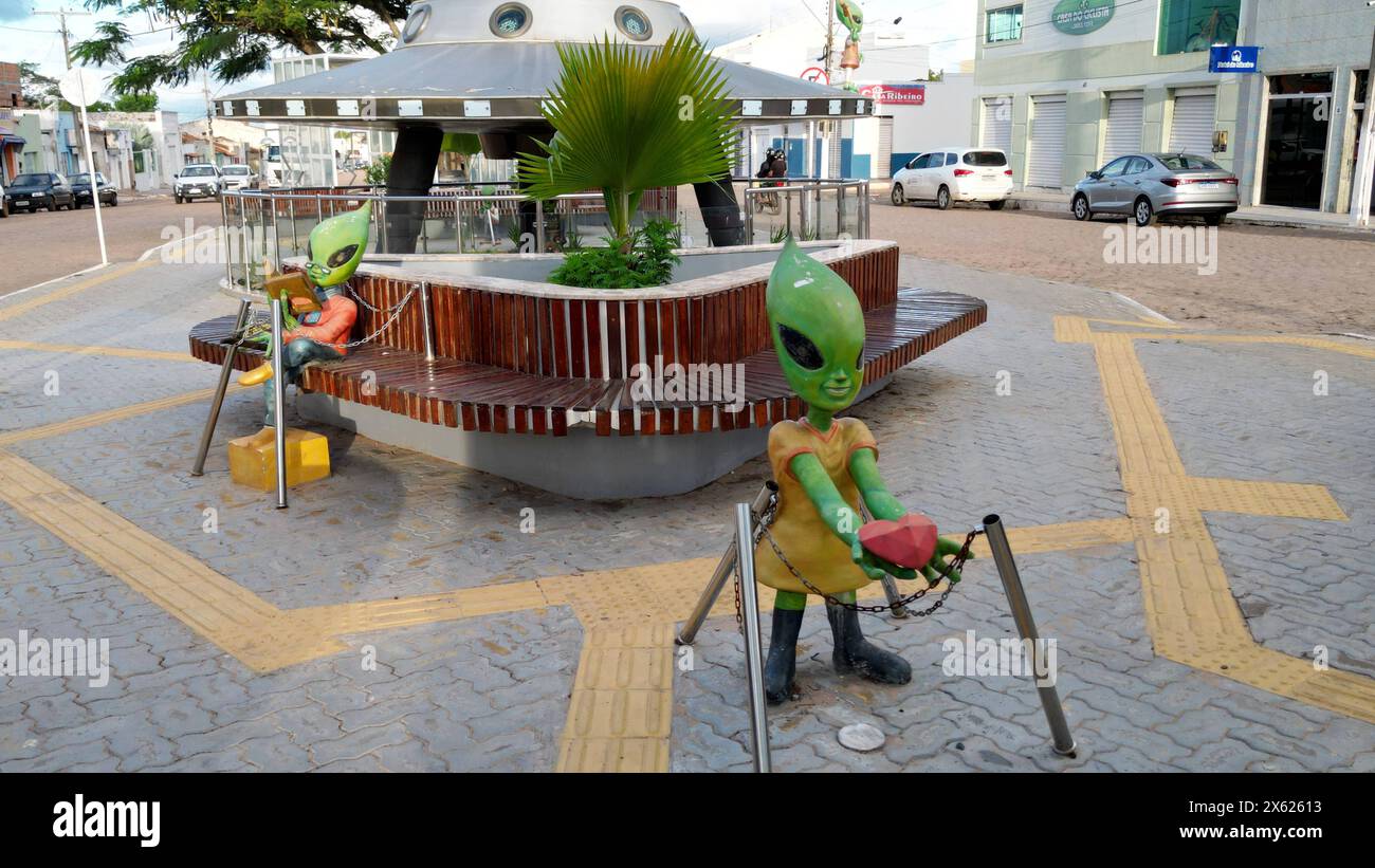 Disco volante in mostra a bahia morro do chepeu, bahia, brasile - 27 aprile 2024: Disco volante esposto in una strada della città di Morro do Chapeu. MORRO DO CHAPEU BAHIA BRASILE COPYRIGHT: XJOAXSOUZAX 270424JOA092 Foto Stock
