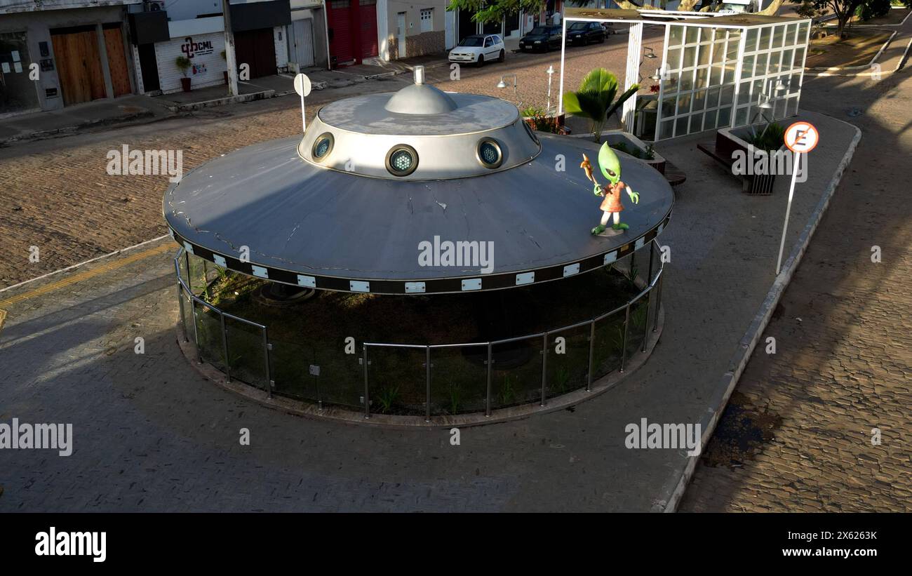 Disco volante in mostra a bahia morro do chepeu, bahia, brasile - 27 aprile 2024: Disco volante esposto in una strada della città di Morro do Chapeu. MORRO DO CHAPEU BAHIA BRASILE COPYRIGHT: XJOAXSOUZAX 270424JOA102 Foto Stock