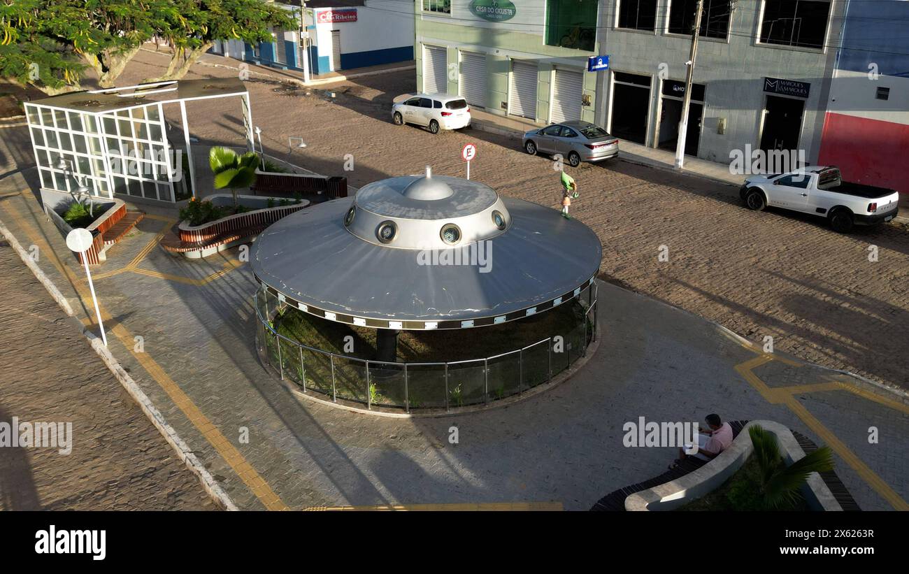 Disco volante in mostra a bahia morro do chepeu, bahia, brasile - 27 aprile 2024: Disco volante esposto in una strada della città di Morro do Chapeu. MORRO DO CHAPEU BAHIA BRASILE COPYRIGHT: XJOAXSOUZAX 270424JOA101 Foto Stock