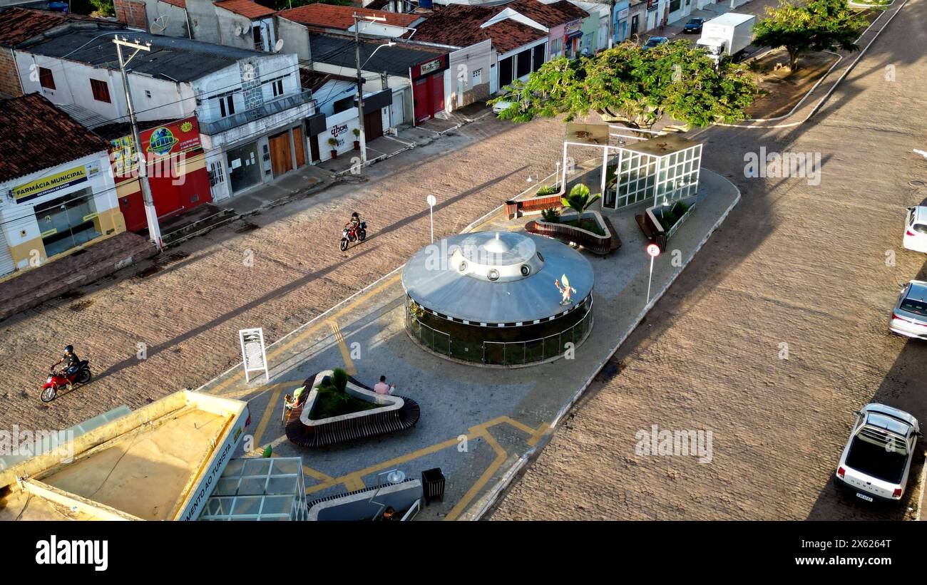 Disco volante in mostra a bahia morro do chepeu, bahia, brasile - 27 aprile 2024: Disco volante esposto in una strada della città di Morro do Chapeu. MORRO DO CHAPEU BAHIA BRASILE COPYRIGHT: XJOAXSOUZAX 270424JOA107 Foto Stock