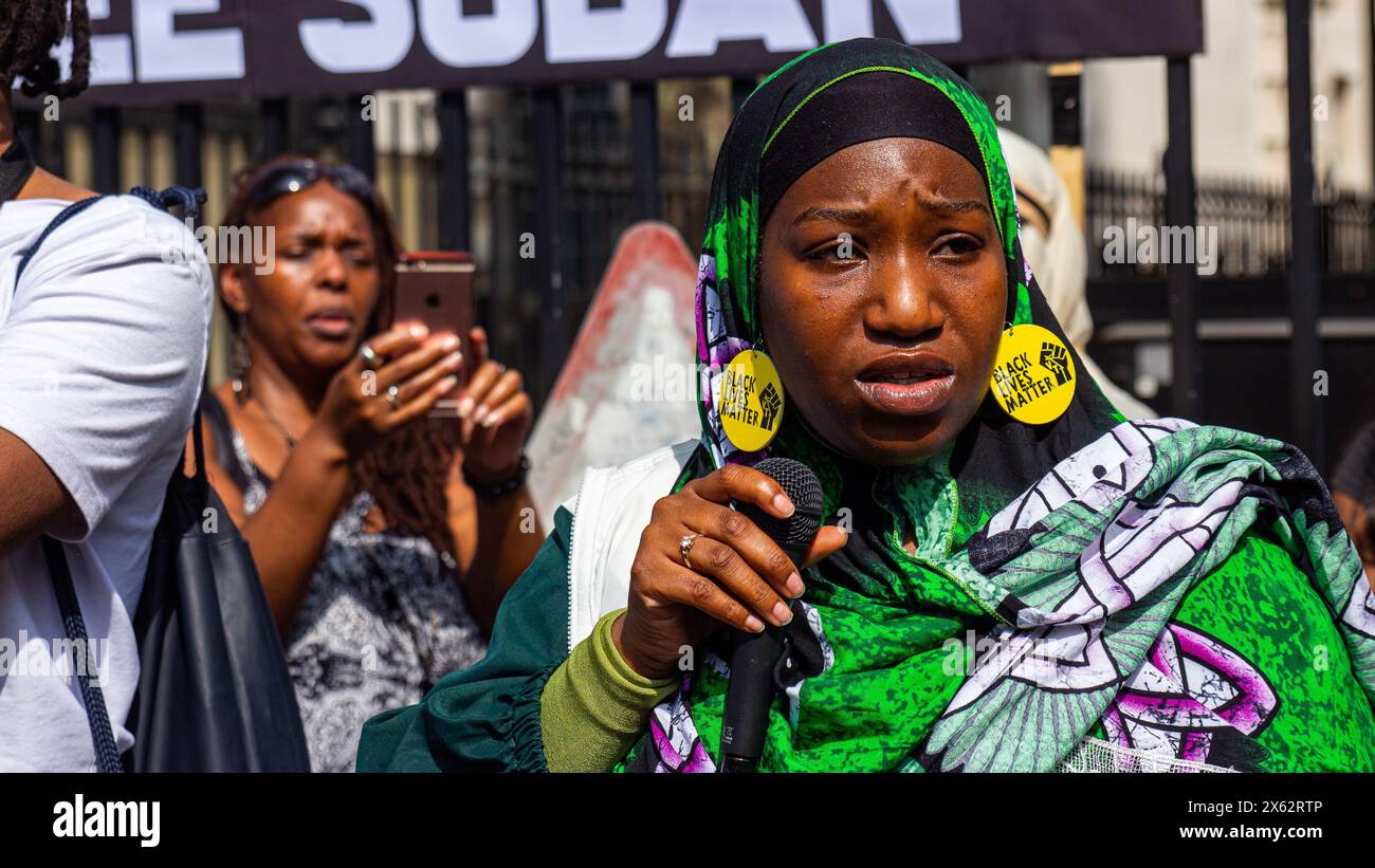 Attivisti di Londra per il Sudan marciarono nel centro di Londra chiedendo la fine della guerra civile in Sudan. Foto Stock