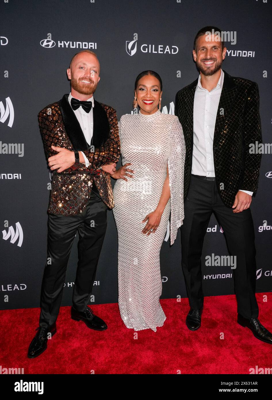 New York, Stati Uniti. 11 maggio 2024. 11/5/24, New York, New York, Stati Uniti Keith Bynum, Shea Hicks-Whitfield, Evan Thomas sul Red carpet durante la 35a edizione dei GLAAD Media Awards, tenutasi presso il New York Hilton Midtown a New York City, New York, USA, sabato 11 maggio 2024. Crediti: Jennifer Graylock/Alamy Live News Foto Stock