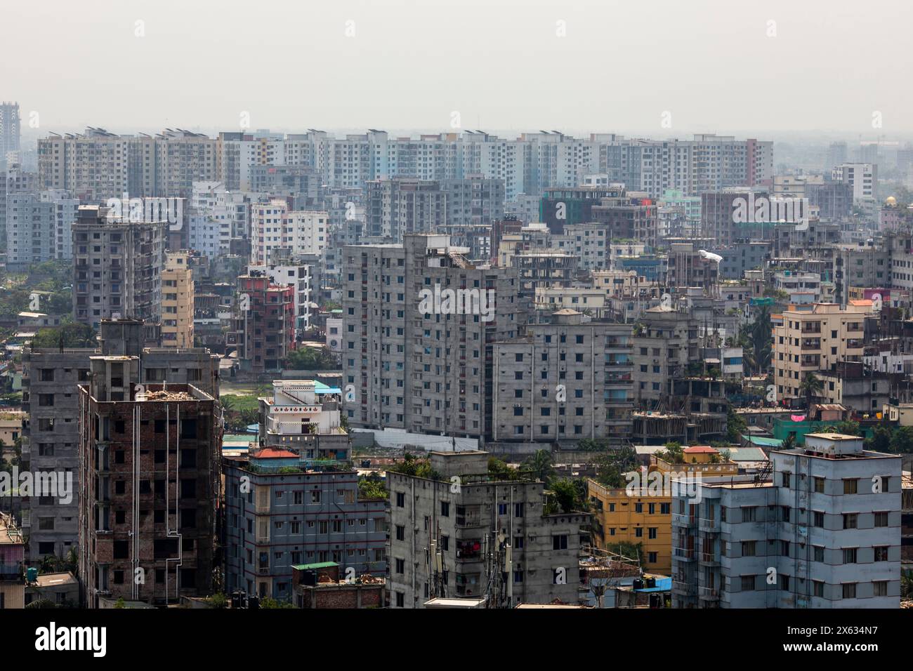 Dacca, Bangladesh. 12 maggio 2024. Vista degli edifici e dell'area residenziale della città di Dacca. (Credit Image: © Sazzad Hossain/SOPA Images via ZUMA Press Wire) SOLO PER USO EDITORIALE! Non per USO commerciale! Foto Stock