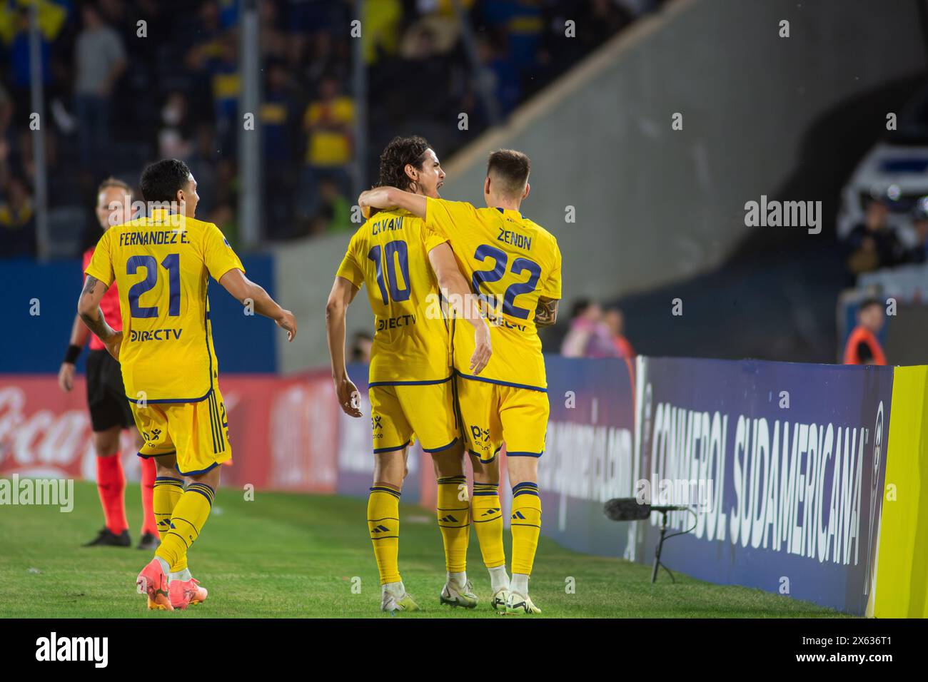 Equi Fernandez, Kevin Zenon, Edinson Cavani celebrazione dopo il gol di Cavani per il Boca JRS agains sportivo Trinidense. Foto Stock
