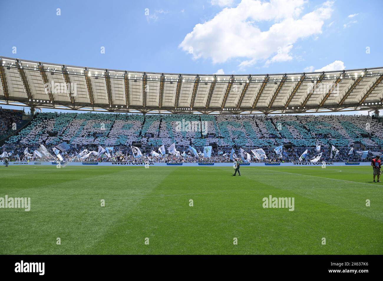 Roma, Italia. 12 maggio 2024. Stadio Olimpico, Roma, Italia - i tifosi laziali eseguono una coreografia per i campioni italiani nel 1974 durante la partita di calcio di serie A, Lazio vs Empoli, 12 maggio 2024 (foto di Roberto Ramaccia/Sipa USA) crediti: SIPA USA/Alamy Live News Foto Stock