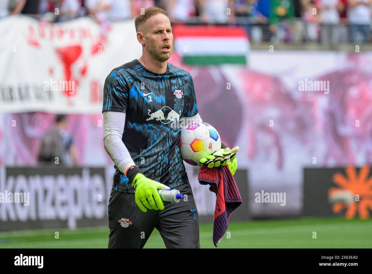 Peter Gulacsi (RasenBallsport Leipzig, #01), RB Leipzig vs Werder Brema, 1a Bundesliga, calcio, DFB, Bundesliga, 29, stagione 2023/2024, RB Arena, credito: HMB Media/Uwe Koch/Alamy Live News LE NORMATIVE DFB/DFL VIETANO QUALSIASI USO DI FOTOGRAFIE COME SEQUENZE DI IMMAGINI E/O QUASI-VIDEO, 11.05. 2024, Foto Stock
