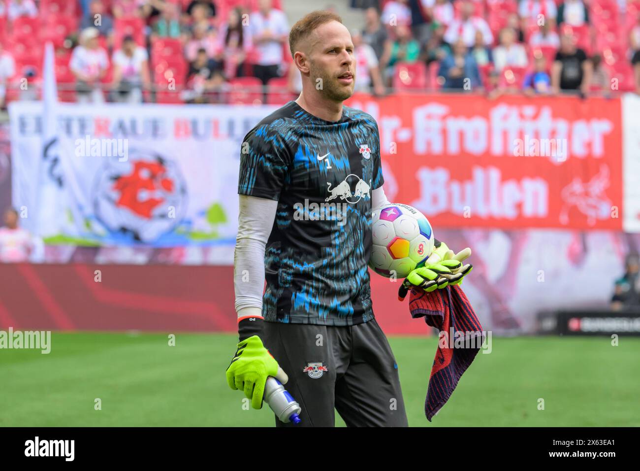 Peter Gulacsi (RasenBallsport Leipzig, #01), RB Leipzig vs Werder Brema, 1a Bundesliga, calcio, DFB, Bundesliga, 29, stagione 2023/2024, RB Arena, credito: HMB Media/Uwe Koch/Alamy Live News LE NORMATIVE DFB/DFL VIETANO QUALSIASI USO DI FOTOGRAFIE COME SEQUENZE DI IMMAGINI E/O QUASI-VIDEO, 11.05. 2024, Foto Stock