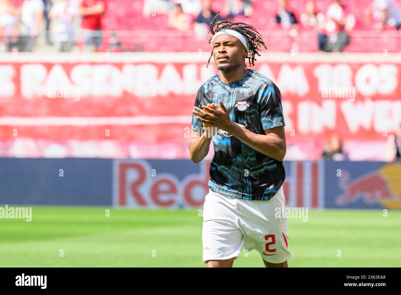 Mohamed Simakan (RasenBallsport Leipzig, #02), RB Leipzig vs Werder Brema, 1a Bundesliga, calcio, DFB, Bundesliga, 29, stagione 2023/2024, RB Arena, credito: HMB Media/Uwe Koch/Alamy Live News LE NORMATIVE DFB/DFL VIETANO QUALSIASI USO DI FOTOGRAFIE COME SEQUENZE DI IMMAGINI E/O QUASI-VIDEO, 11.05. 2024, Foto Stock