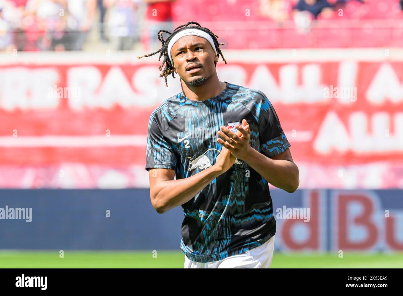 Mohamed Simakan (RasenBallsport Leipzig, #02), RB Leipzig vs Werder Brema, 1a Bundesliga, calcio, DFB, Bundesliga, 29, stagione 2023/2024, RB Arena, credito: HMB Media/Uwe Koch/Alamy Live News LE NORMATIVE DFB/DFL VIETANO QUALSIASI USO DI FOTOGRAFIE COME SEQUENZE DI IMMAGINI E/O QUASI-VIDEO, 11.05. 2024, Foto Stock