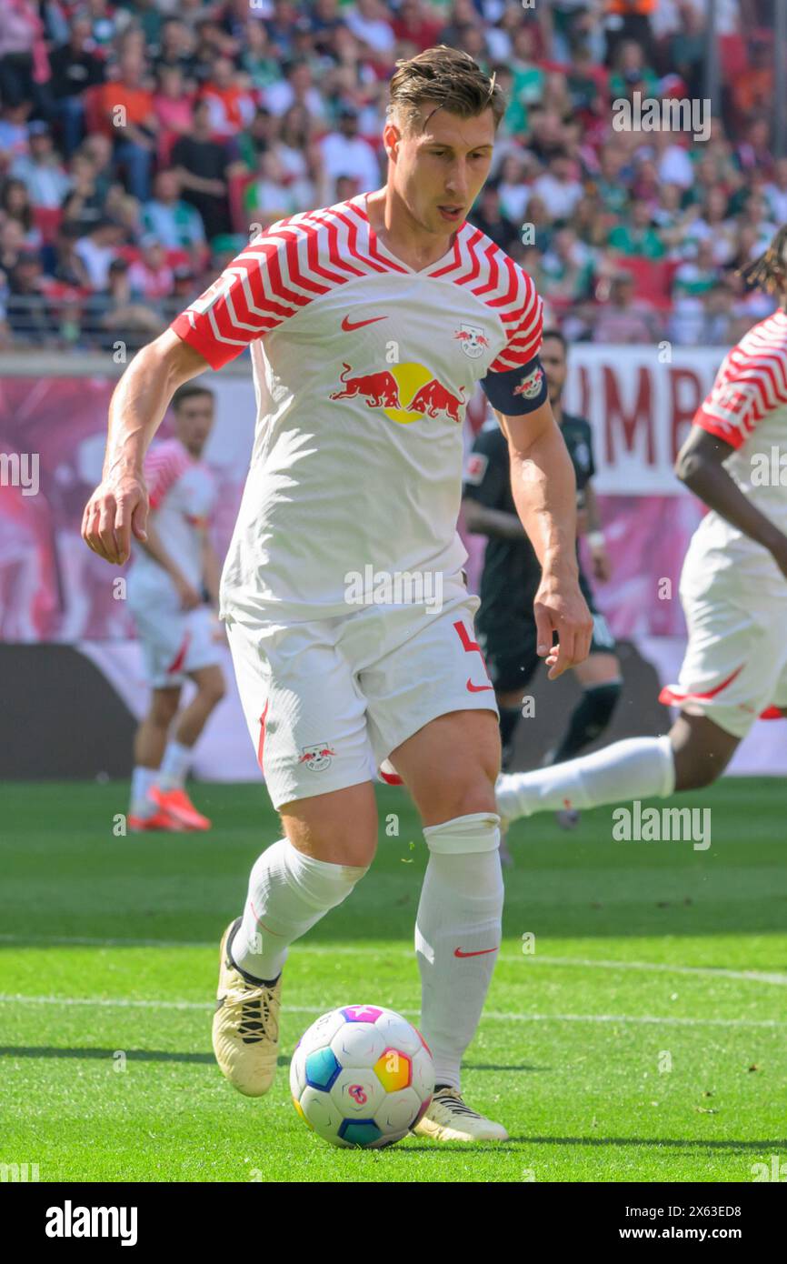 Willi Orban (RasenBallsport Leipzig, #04), RB Leipzig vs Werder Brema, 1a Bundesliga, calcio, DFB, Bundesliga, 29, stagione 2023/2024, RB Arena, credito: HMB Media/Uwe Koch/Alamy Live News LE NORMATIVE DFB/DFL VIETANO QUALSIASI USO DI FOTOGRAFIE COME SEQUENZE DI IMMAGINI E/O QUASI-VIDEO, 11.05. 2024, Foto Stock