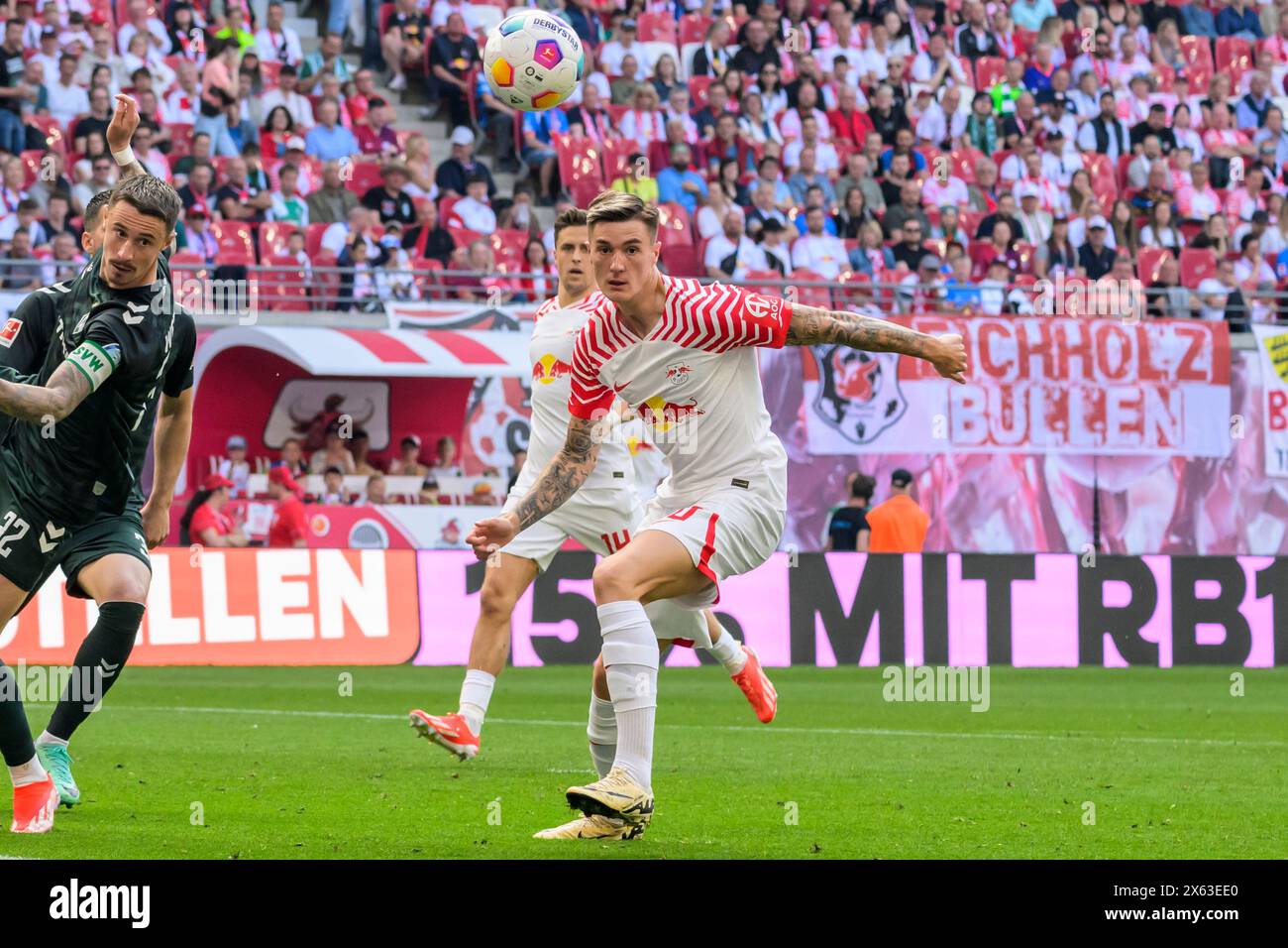 Benjamin Sesko (RasenBallsport Leipzig, #30), RB Leipzig vs Werder Brema, 1a Bundesliga, calcio, DFB, Bundesliga, 29, stagione 2023/2024, RB Arena, credito: HMB Media/Uwe Koch/Alamy Live News LE NORMATIVE DFB/DFL VIETANO QUALSIASI USO DI FOTOGRAFIE COME SEQUENZE DI IMMAGINI E/O QUASI-VIDEO, 11.05. 2024, Foto Stock