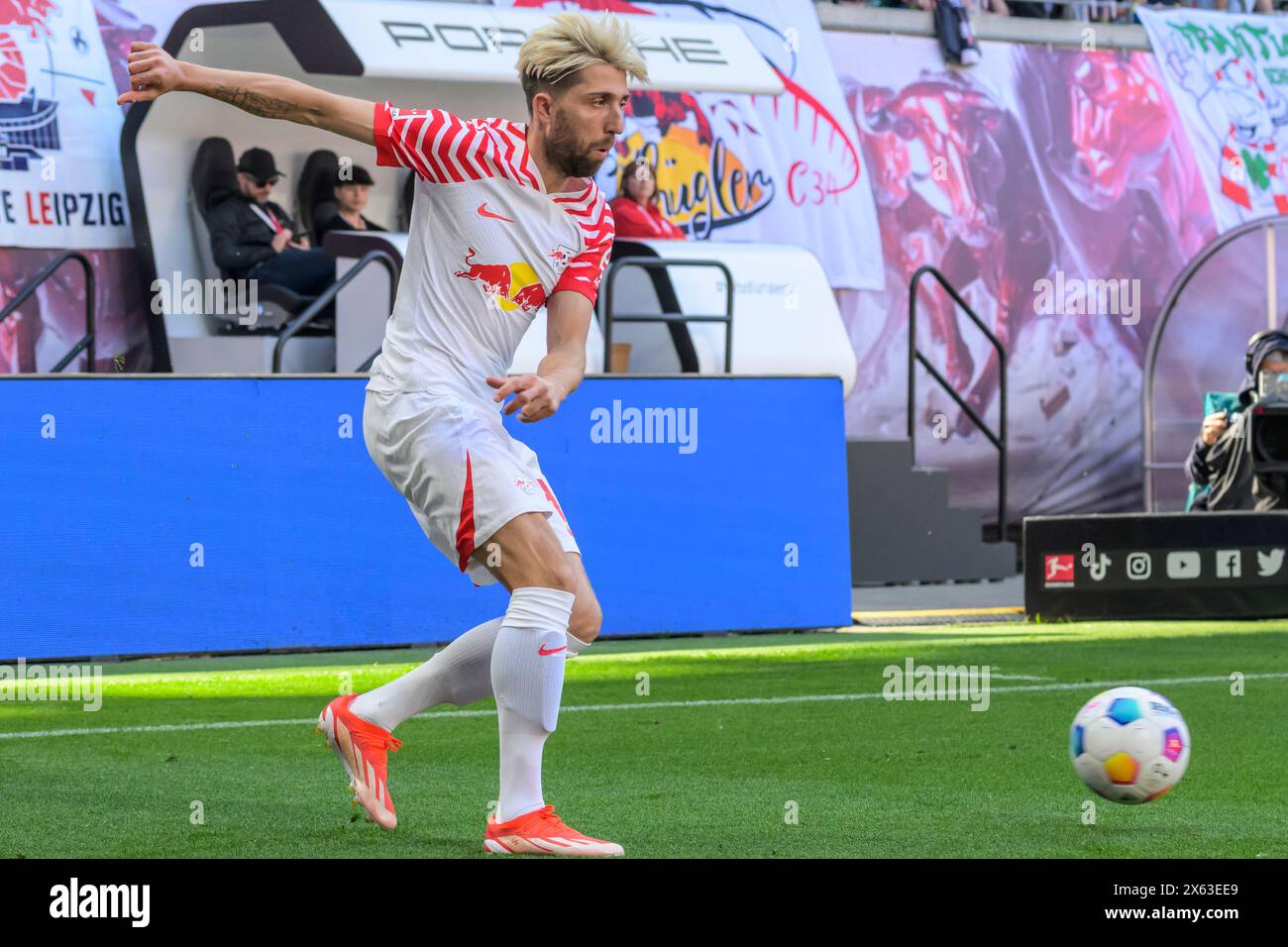 Kevin Kampl (RasenBallsport Leipzig, #44), RB Leipzig vs Werder Brema, 1a Bundesliga, calcio, DFB, Bundesliga, 29, stagione 2023/2024, RB Arena, credito: HMB Media/Uwe Koch/Alamy Live News LE NORMATIVE DFB/DFL VIETANO QUALSIASI USO DI FOTOGRAFIE COME SEQUENZE DI IMMAGINI E/O QUASI-VIDEO, 11.05. 2024, Foto Stock