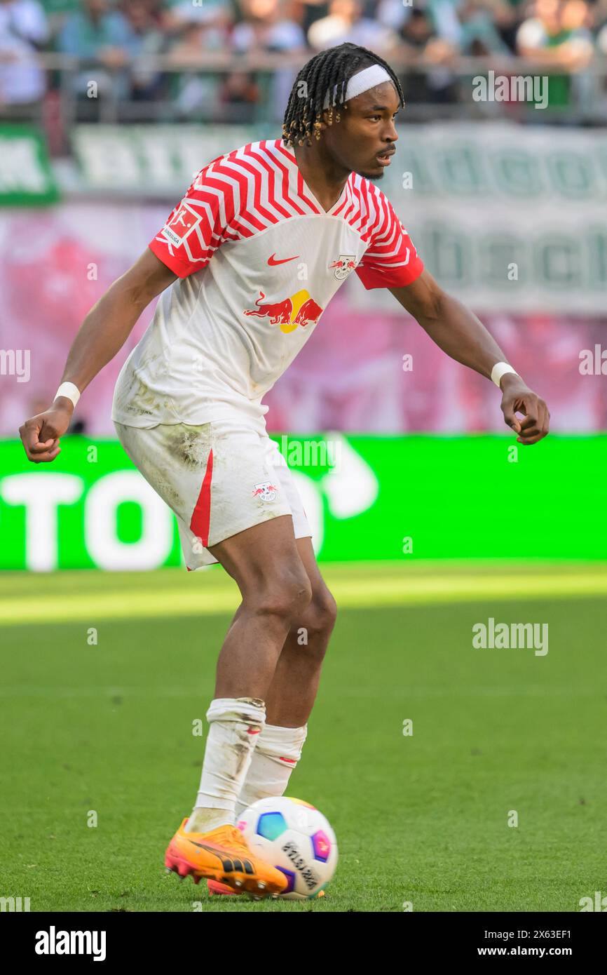 Mohamed Simakan (RasenBallsport Leipzig, #02), RB Leipzig vs Werder Brema, 1a Bundesliga, calcio, DFB, Bundesliga, 29, stagione 2023/2024, RB Arena, credito: HMB Media/Uwe Koch/Alamy Live News LE NORMATIVE DFB/DFL VIETANO QUALSIASI USO DI FOTOGRAFIE COME SEQUENZE DI IMMAGINI E/O QUASI-VIDEO, 11.05. 2024, Foto Stock