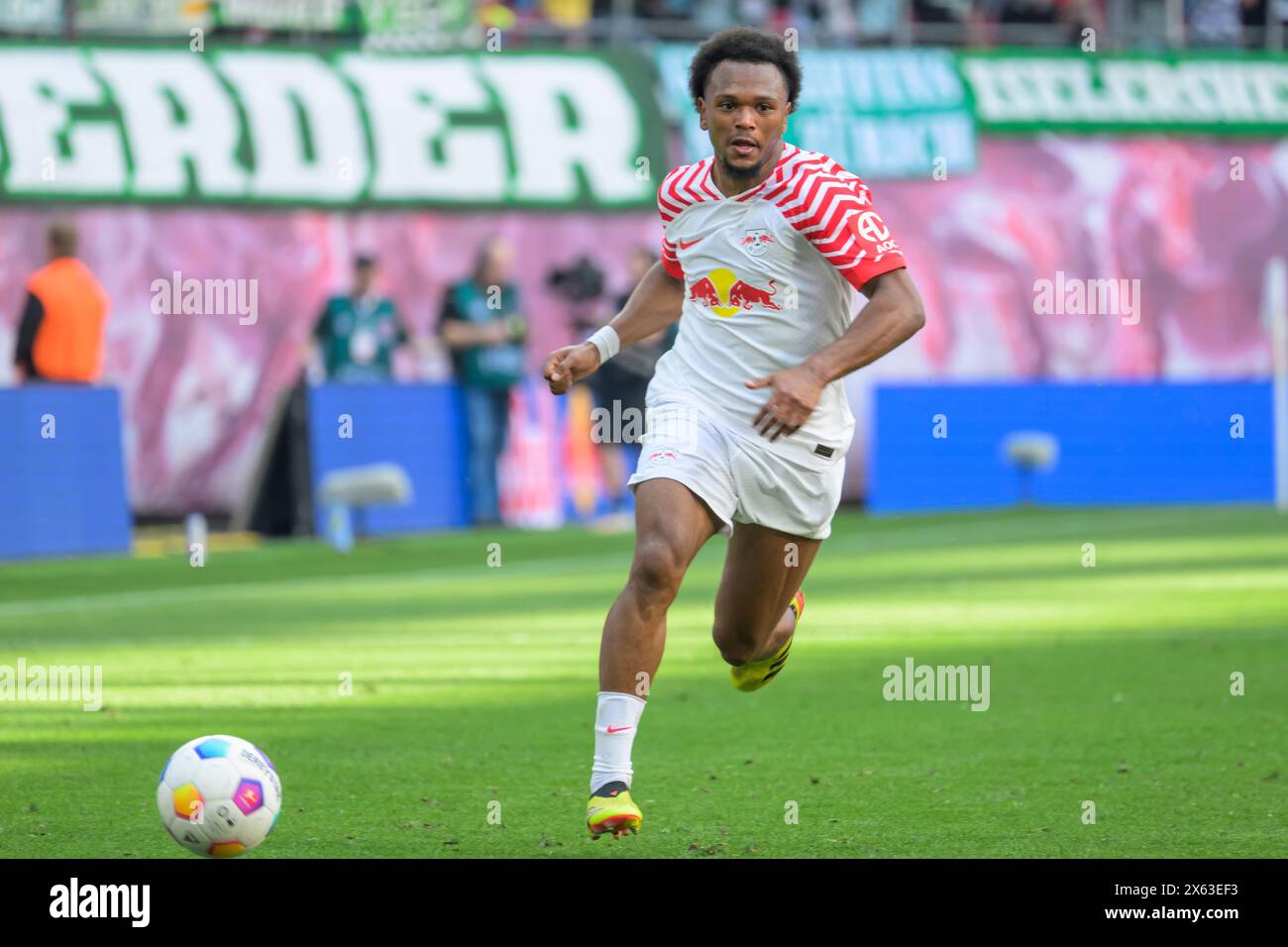 Lois Openda (RasenBallsport Leipzig, #17), RB Leipzig vs Werder Brema, 1a Bundesliga, calcio, DFB, Bundesliga, 29, stagione 2023/2024, RB Arena, credito: HMB Media/Uwe Koch/Alamy Live News LE NORMATIVE DFB/DFL VIETANO QUALSIASI USO DI FOTOGRAFIE COME SEQUENZE DI IMMAGINI E/O QUASI-VIDEO, 11.05. 2024, Foto Stock