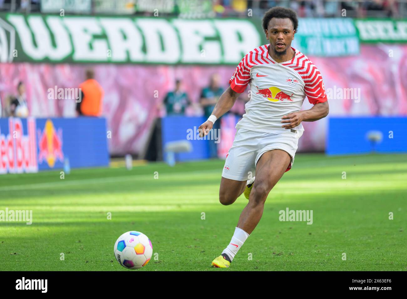 Lois Openda (RasenBallsport Leipzig, #17), RB Leipzig vs Werder Brema, 1a Bundesliga, calcio, DFB, Bundesliga, 29, stagione 2023/2024, RB Arena, credito: HMB Media/Uwe Koch/Alamy Live News LE NORMATIVE DFB/DFL VIETANO QUALSIASI USO DI FOTOGRAFIE COME SEQUENZE DI IMMAGINI E/O QUASI-VIDEO, 11.05. 2024, Foto Stock