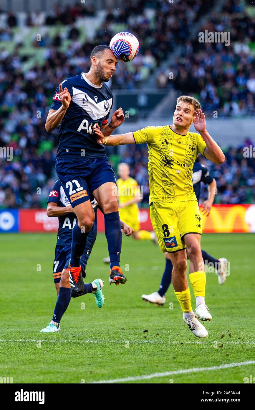 Melbourne, Australia, 12 maggio 2024. Roderick Miranda di Melbourne Victory dirige la palla durante la partita di calcio semifinale di prima gamba maschile di Isuzu Ute A-League tra Melbourne Victory FC e Wellington Phoenix FC all'AAMI Park il 12 maggio 2024 a Melbourne, Australia. Crediti: Santanu Banik/Speed Media/Alamy Live News Foto Stock