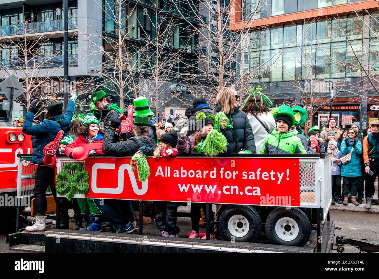 CN Train Float - 2024 vedute della sfilata di San Patrizio Foto Stock