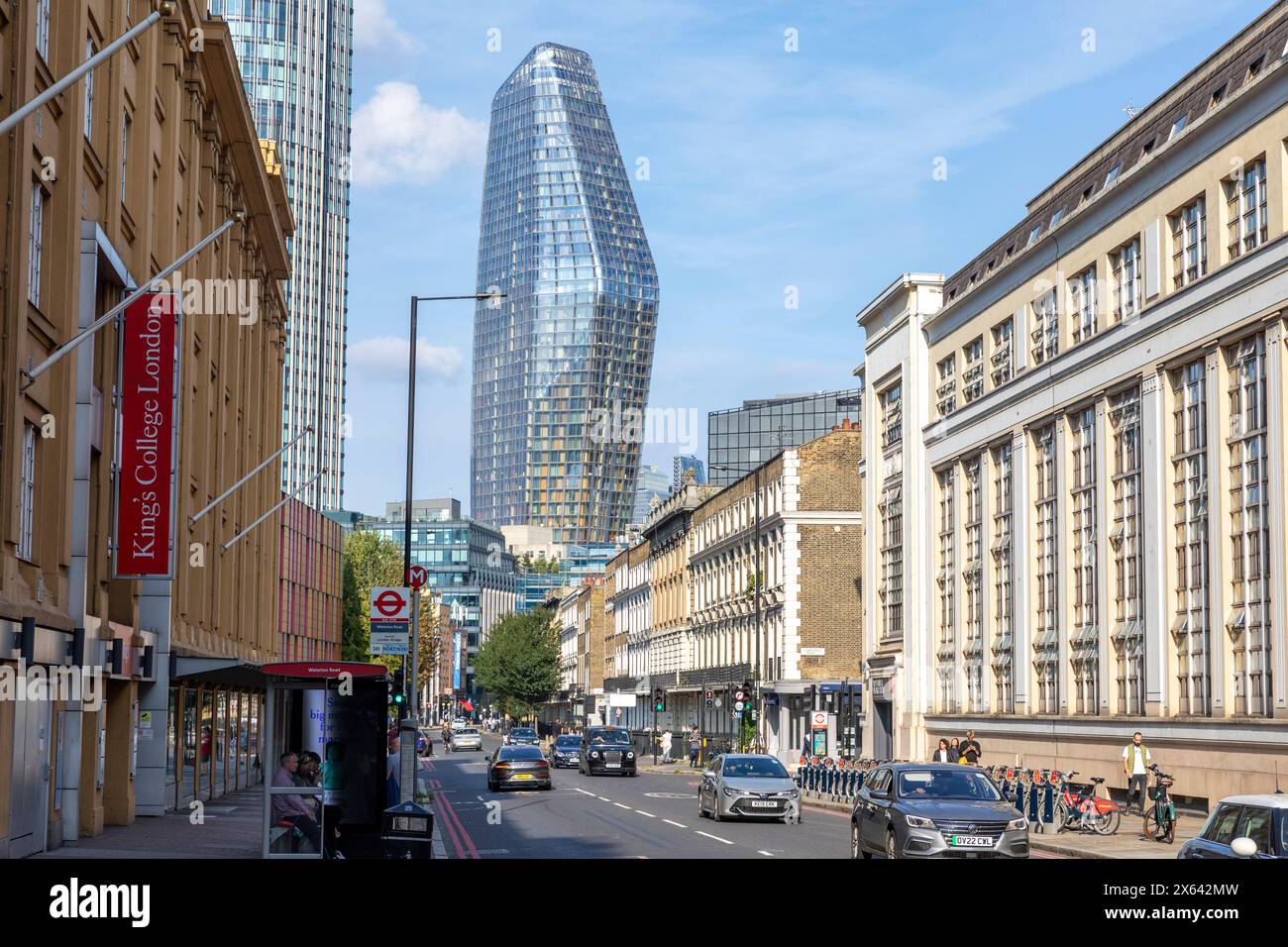 Londra Inghilterra, moderno edificio Blackfriars grattacielo e facciata d'epoca degli appartamenti universitari di Stamford Street, Waterloo, Londra, Inghilterra, Regno Unito, 2023 Foto Stock