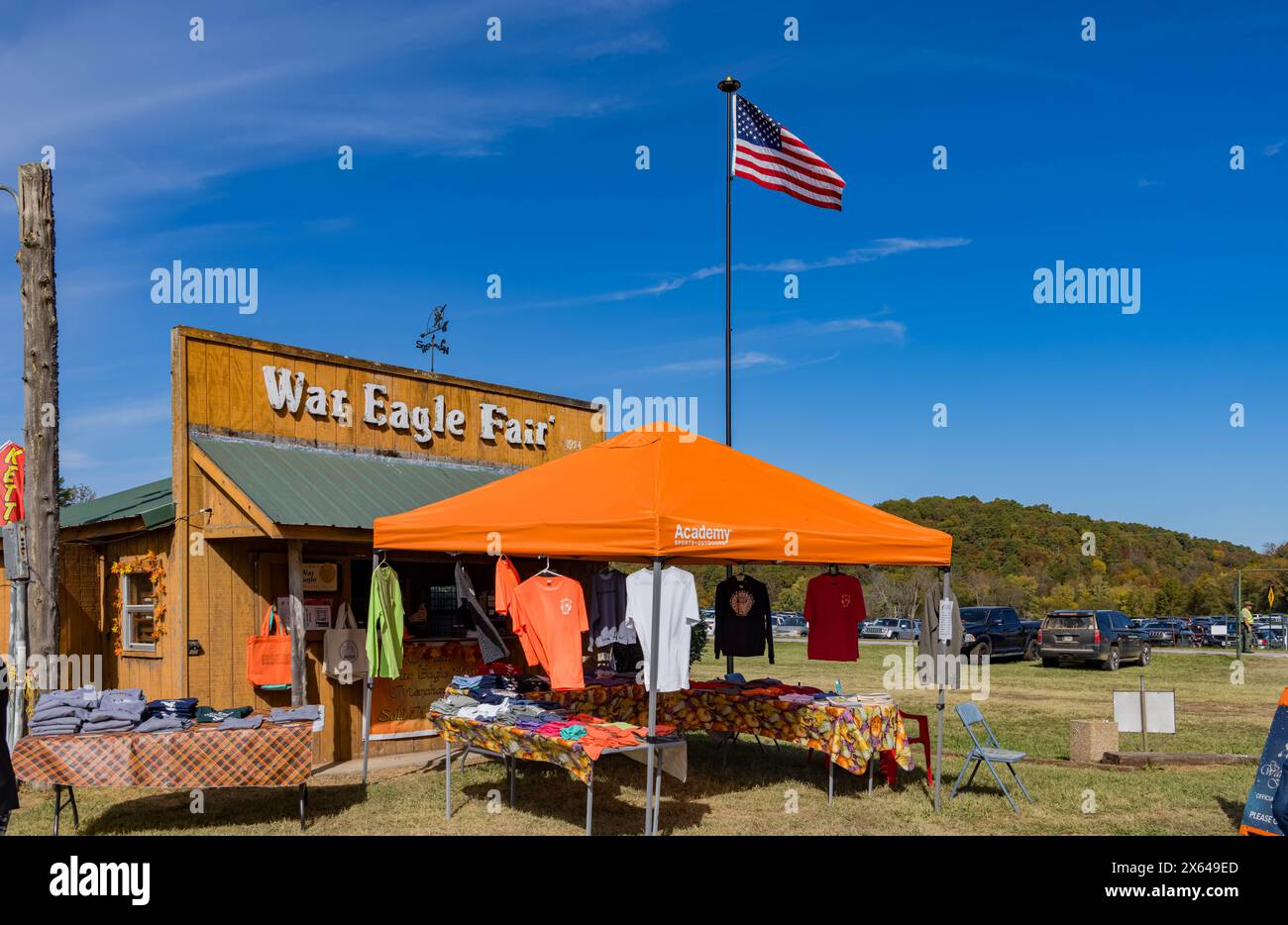 Arkansas, 21 ottobre 2023 - molti camion alimentari vendono cibo alla fiera War Eagle Foto Stock