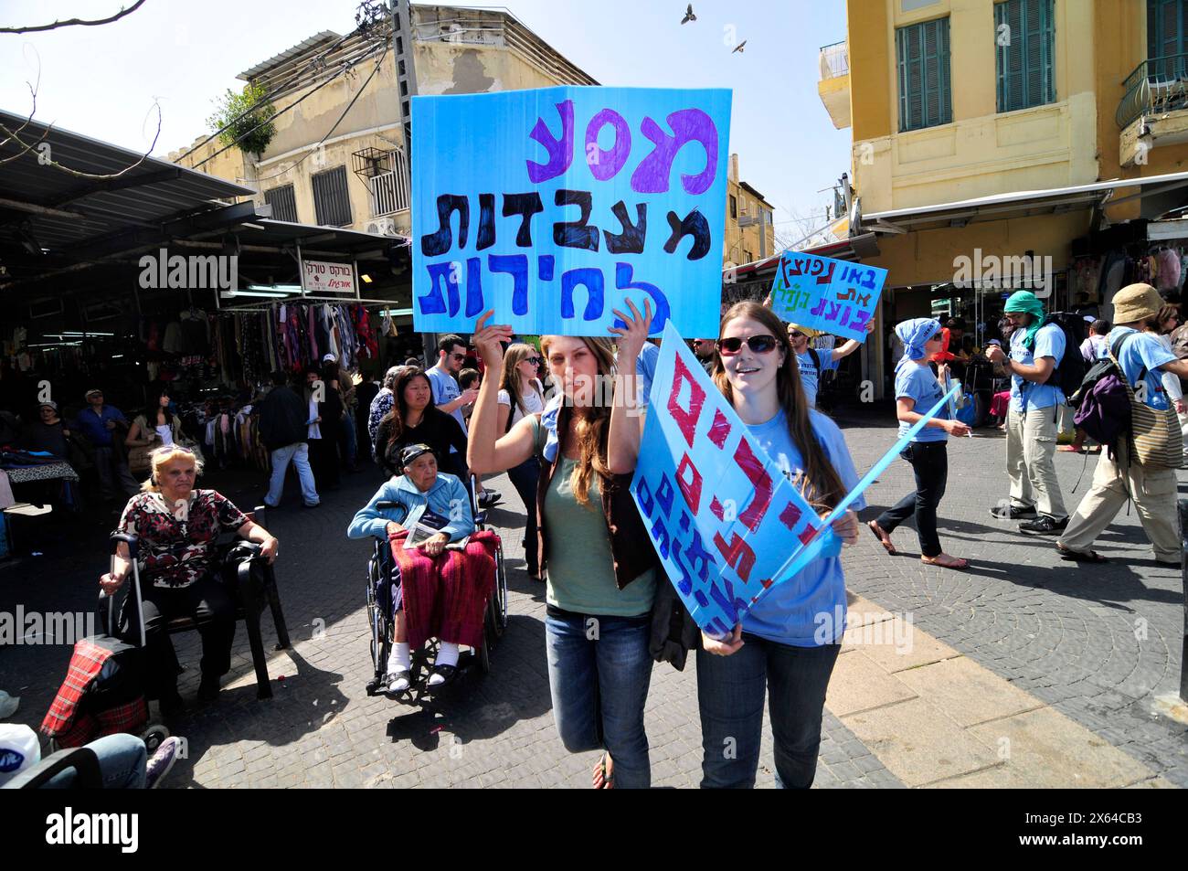 Aprile 2011, Tel-Aviv, Israele. Giovani manifestanti che protestano contro il costo della vita e il costo degli immobili in Israele. Foto Stock