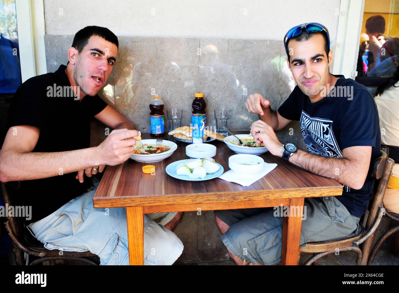 Ristorante Ali Karavan / Abu Hassan Hummus a Jaffa. Foto Stock