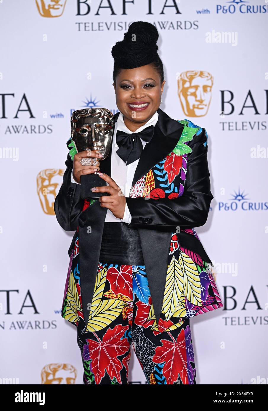 Londra, Regno Unito. 12 maggio 2024. Gbemisola Ikumelo con il BAFTA for Female Comedy Performance ai BAFTA Television Awards 2024, Royal Festival Hall. Crediti: Doug Peters/EMPICS/Alamy Live News Foto Stock